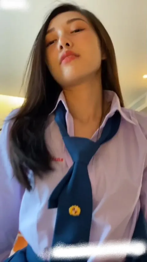洗完澡陪老总做爱